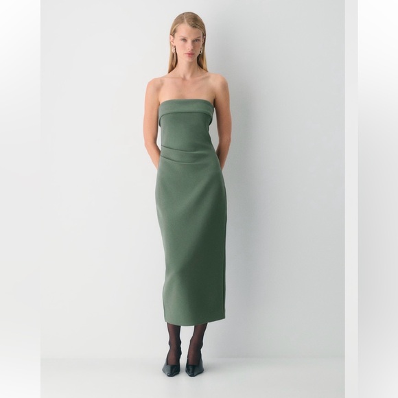 Aritzia Dresses & Skirts - Aritzia FigureKnit™ Eyecatcher Dress